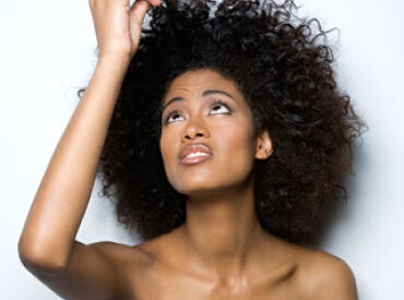 african american women suffering hair loss