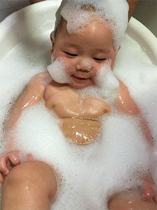 child baby toddler bubble bath hair wash