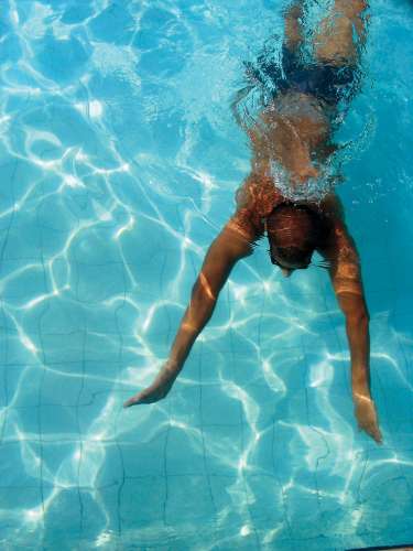 Swimming causes hair loss